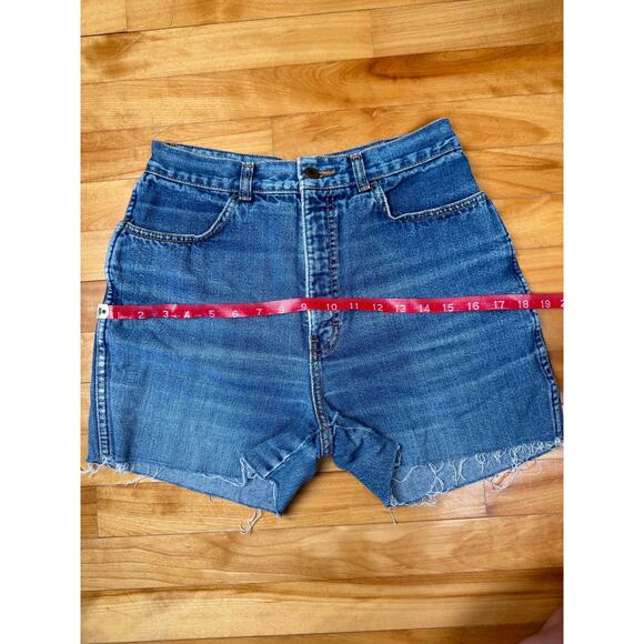 Vintage Brittania Jean Shorts Cutoffs, Medium Wash, Waist 26", 80s 90s Denim - Picture 5 of 9